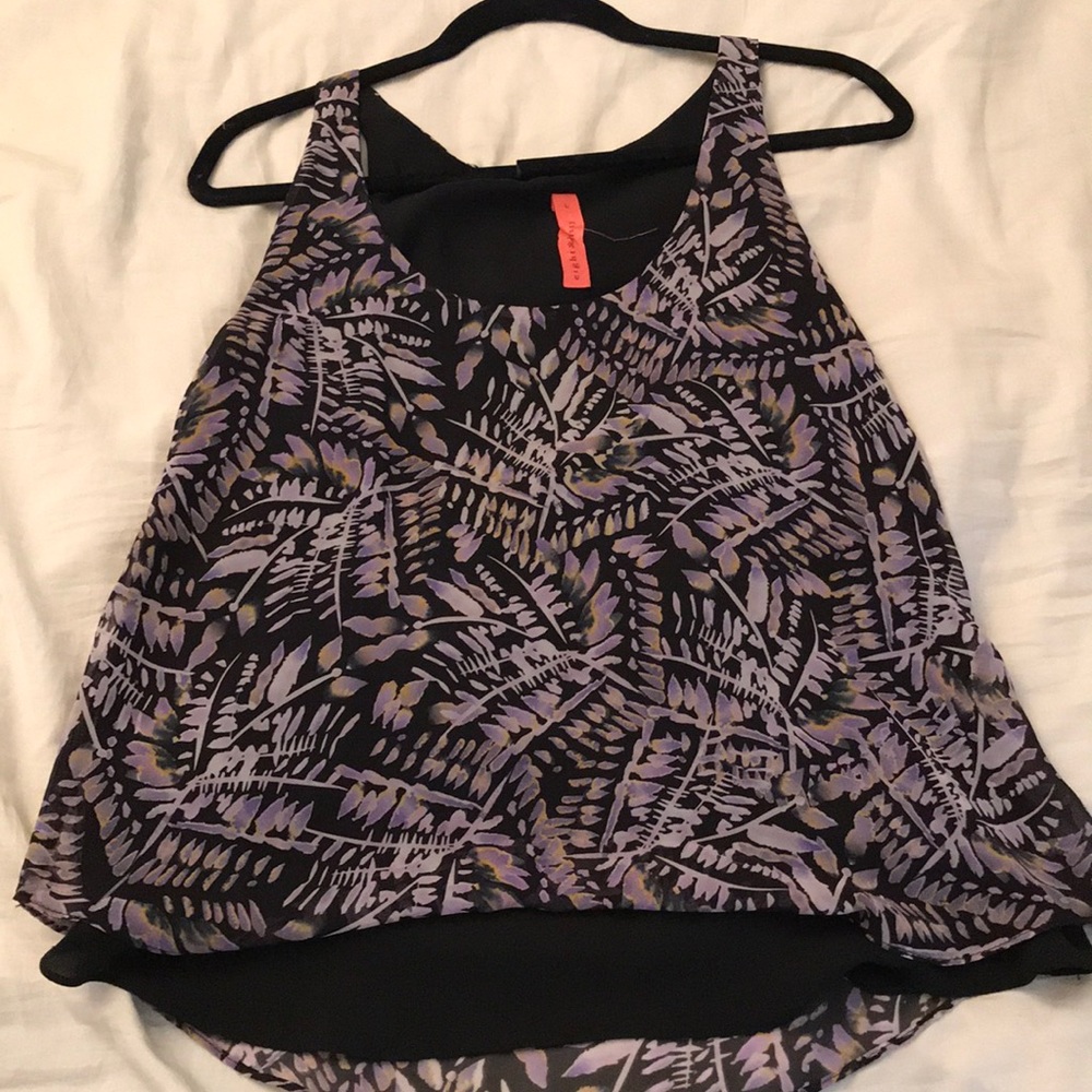 Cute pattern blouse barely worn